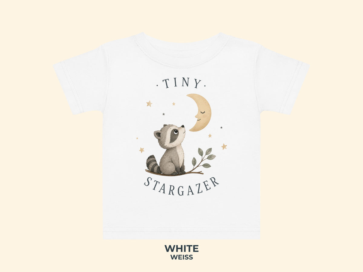 Tiny Stargazer Waschbär Baby T-Shirt in Weiß – Produktansicht von Odd Hour Supply.