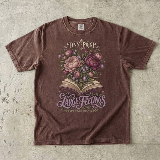 T-Shirt in Espresso mit Blüten aus einem offenen Buch und TINY PRINT LARGE FEELINGS von Odd Hour Supply Co.