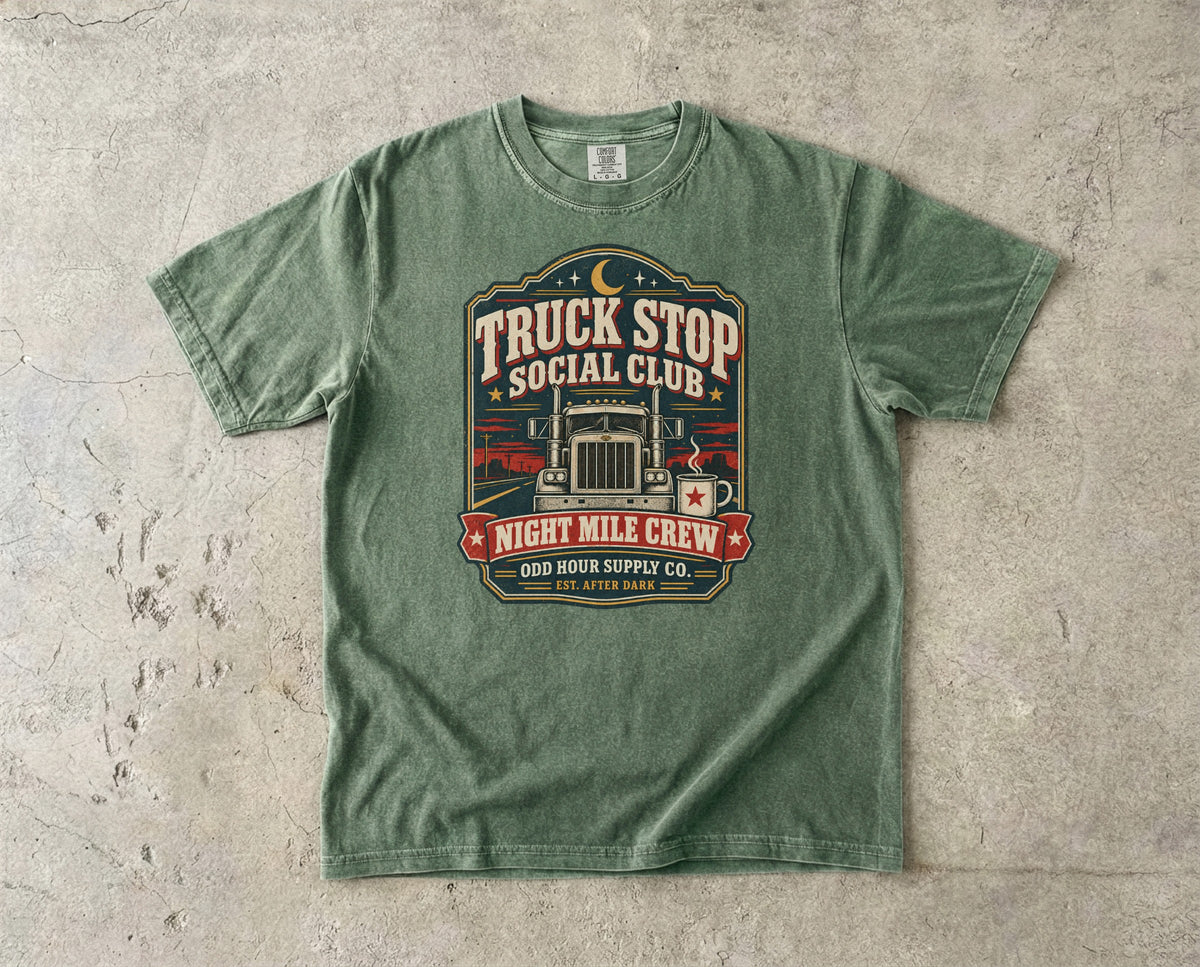 Truck Stop Social Club – Night Mile Crew T-Shirt in Moss – Vorderansicht von Odd Hour Supply.