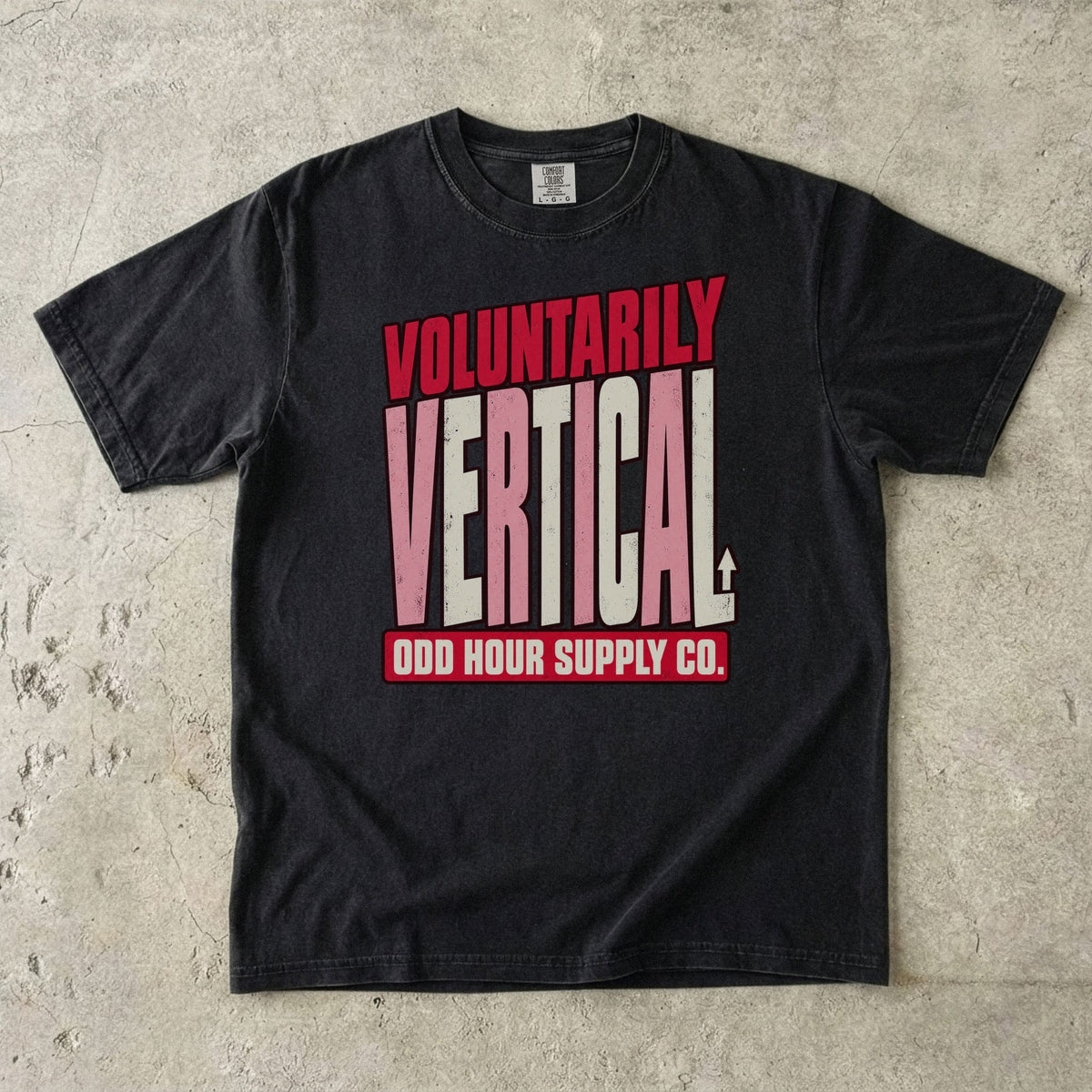 Comfort Colors 1717 T-Shirt in Black mit dem Motiv Voluntarily Vertical, Vorderansicht
