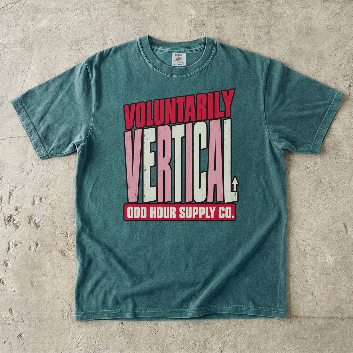 Comfort Colors 1717 T-Shirt in Blue Spruce mit dem Motiv Voluntarily Vertical, Vorderansicht
