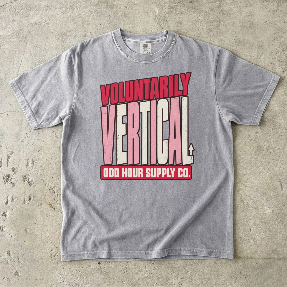 Comfort Colors 1717 T-Shirt in Grey mit dem Motiv Voluntarily Vertical, Vorderansicht