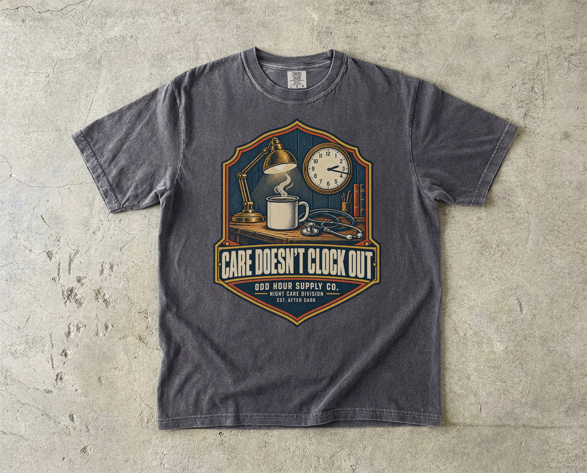 Care Doesn't Clock Out T-Shirt in Pepper – Vorderansicht von Odd Hour Supply.