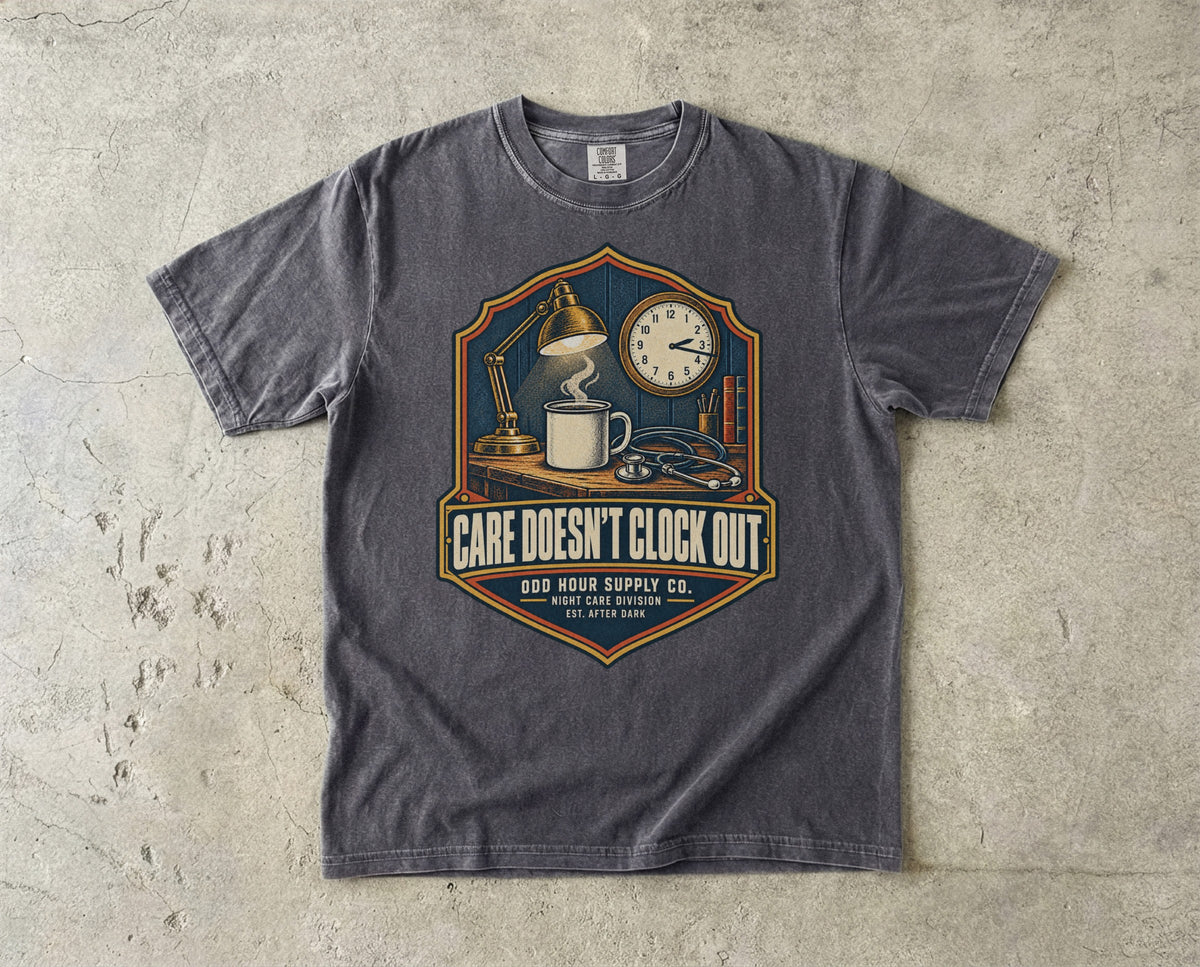 Care Doesn't Clock Out T-Shirt in Pepper – Vorderansicht von Odd Hour Supply.