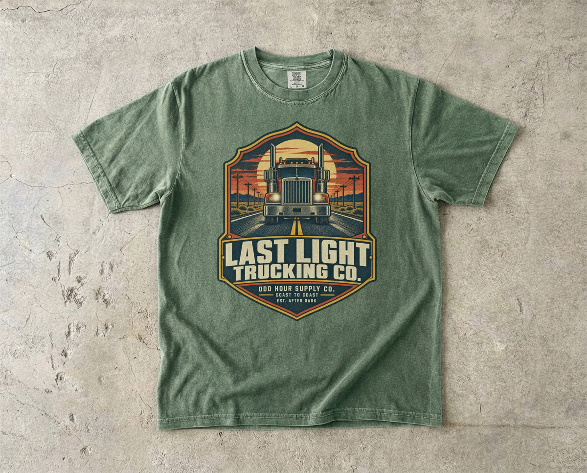 Last Light Trucking Co. T-Shirt in Moss – Vorderansicht von Odd Hour Supply.