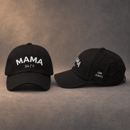 Mama bestickte Dad-Cap in Schwarz – Vorder- und Seitenansicht von Odd Hour Supply.