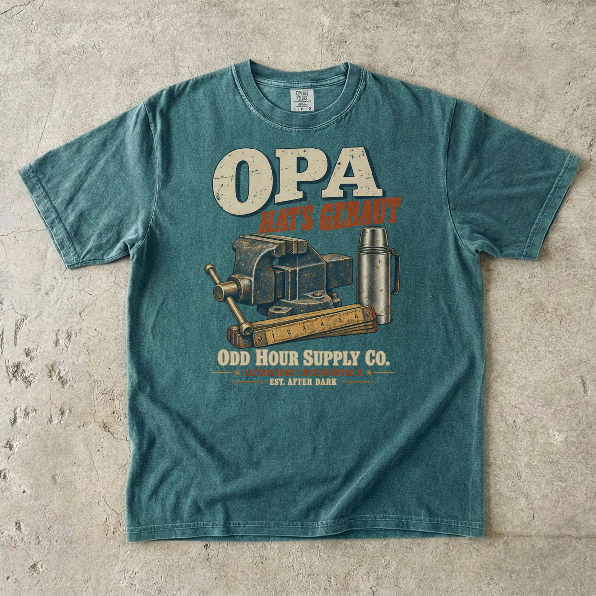 OPA – Hat’s gebaut T-Shirt in Blue Spruce mit Schraubstock, Maßstab, Thermoskanne und Retro-Schrift, Vorderansicht